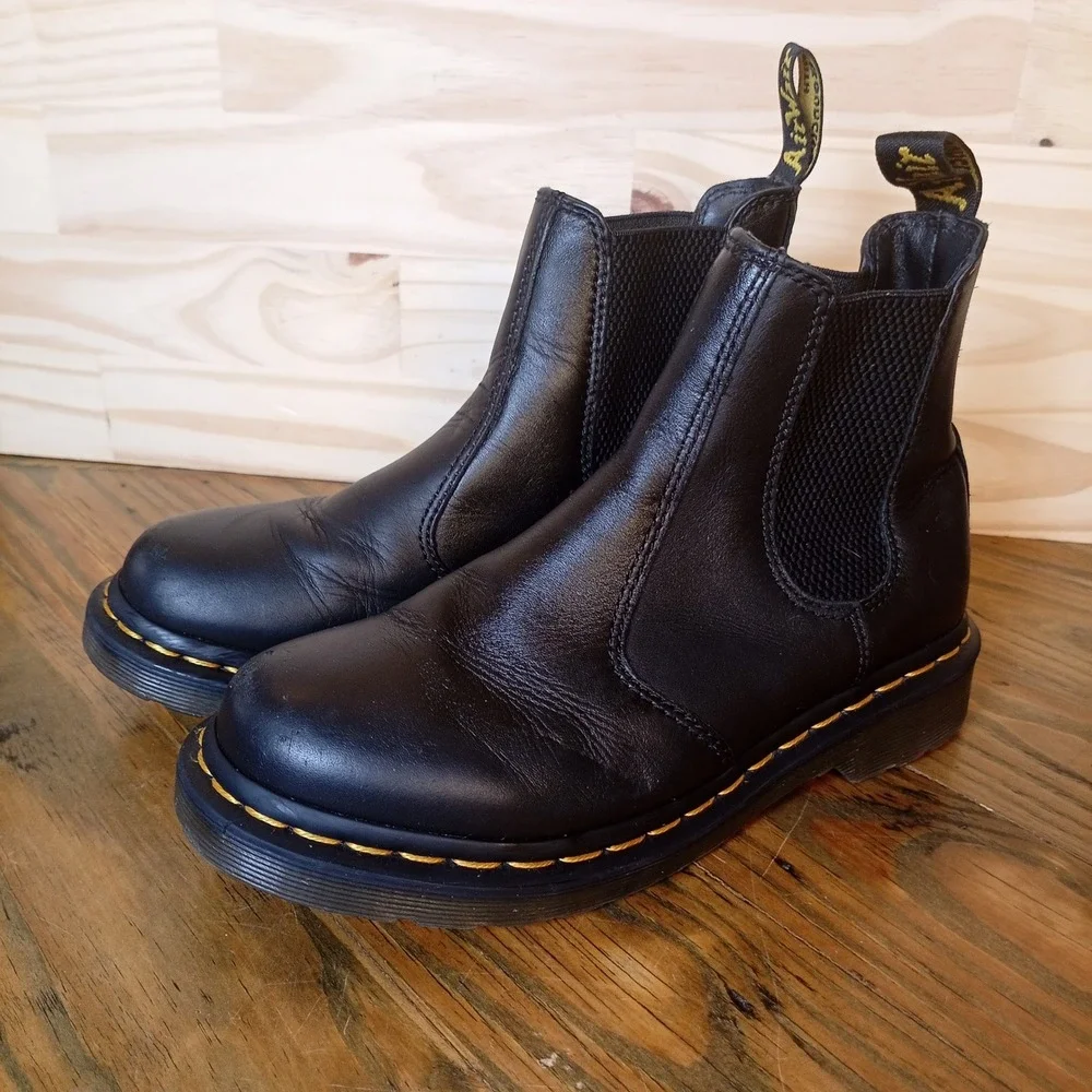 Dr. Martens Chelsea Boots women's size 62976 Black Leather  Yellow Stitch AW004
